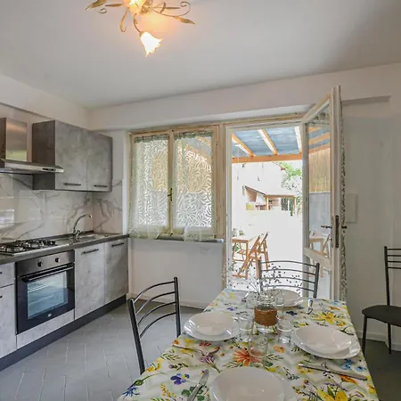 Apartment 1 Bedroom Cozy In Camaiore