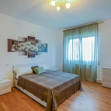 1 Bedroom Cozy In