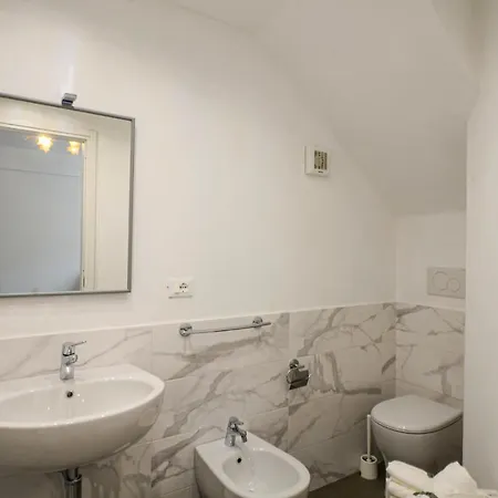 1 Bedroom Cozy In *