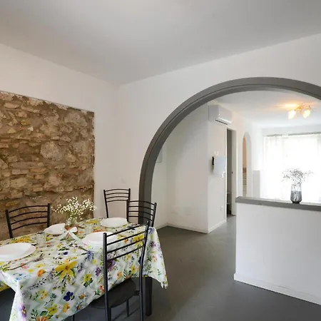 Apartment 1 Bedroom Cozy In *